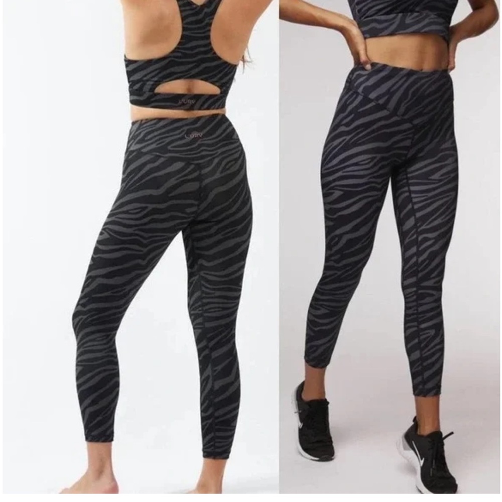 NWT Carbon 38  Legging: dark zebra